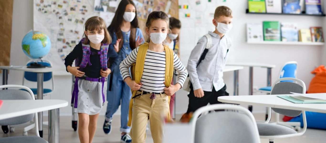 Κινδυνεύει να μην επιστρέψει στα σχολεία ο μισός μαθητικός πληθυσμός του πλανήτη
